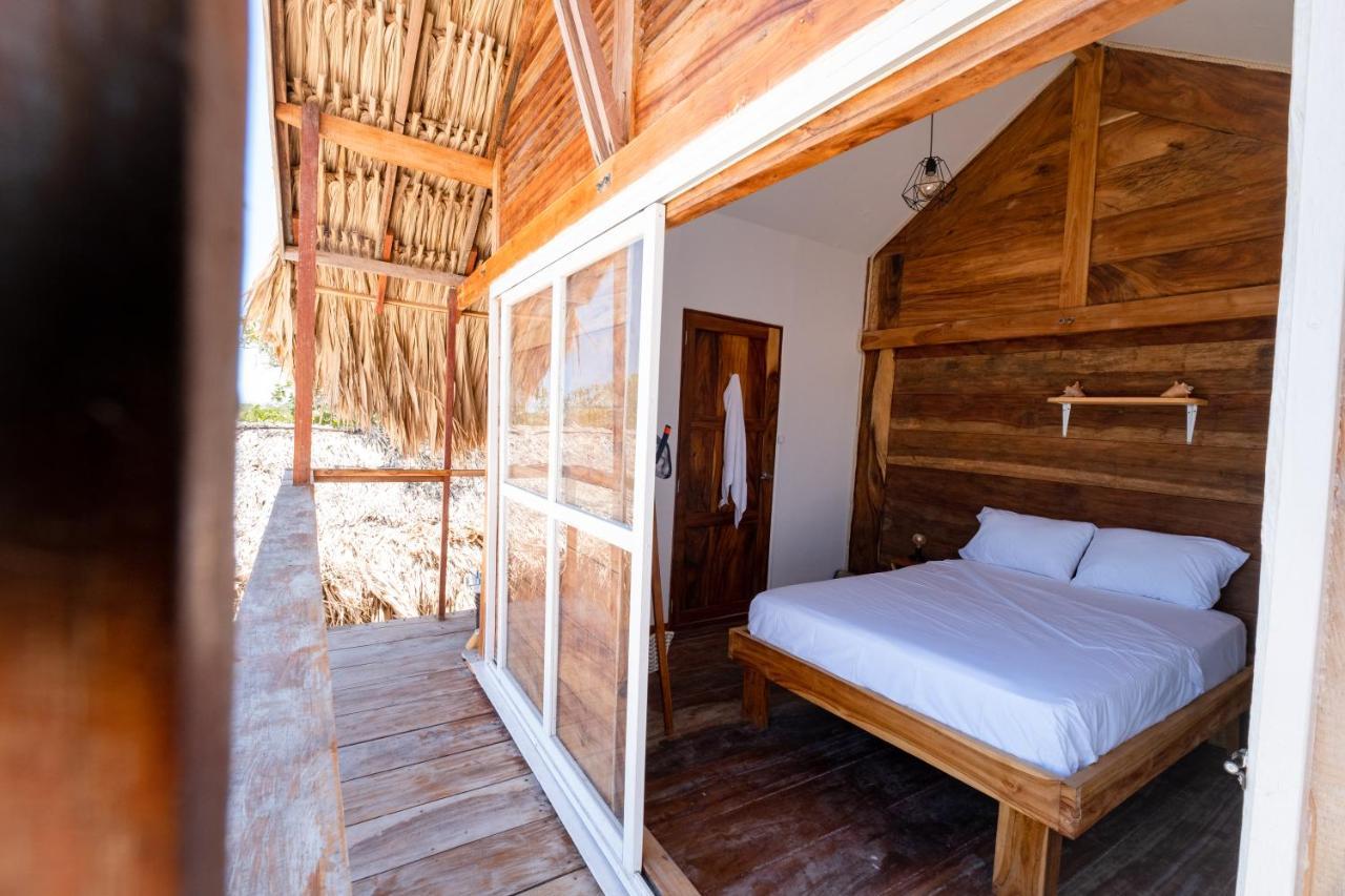 Santa Lova Eco-Hostel Isla Tintipan Tintipan Island Dış mekan fotoğraf