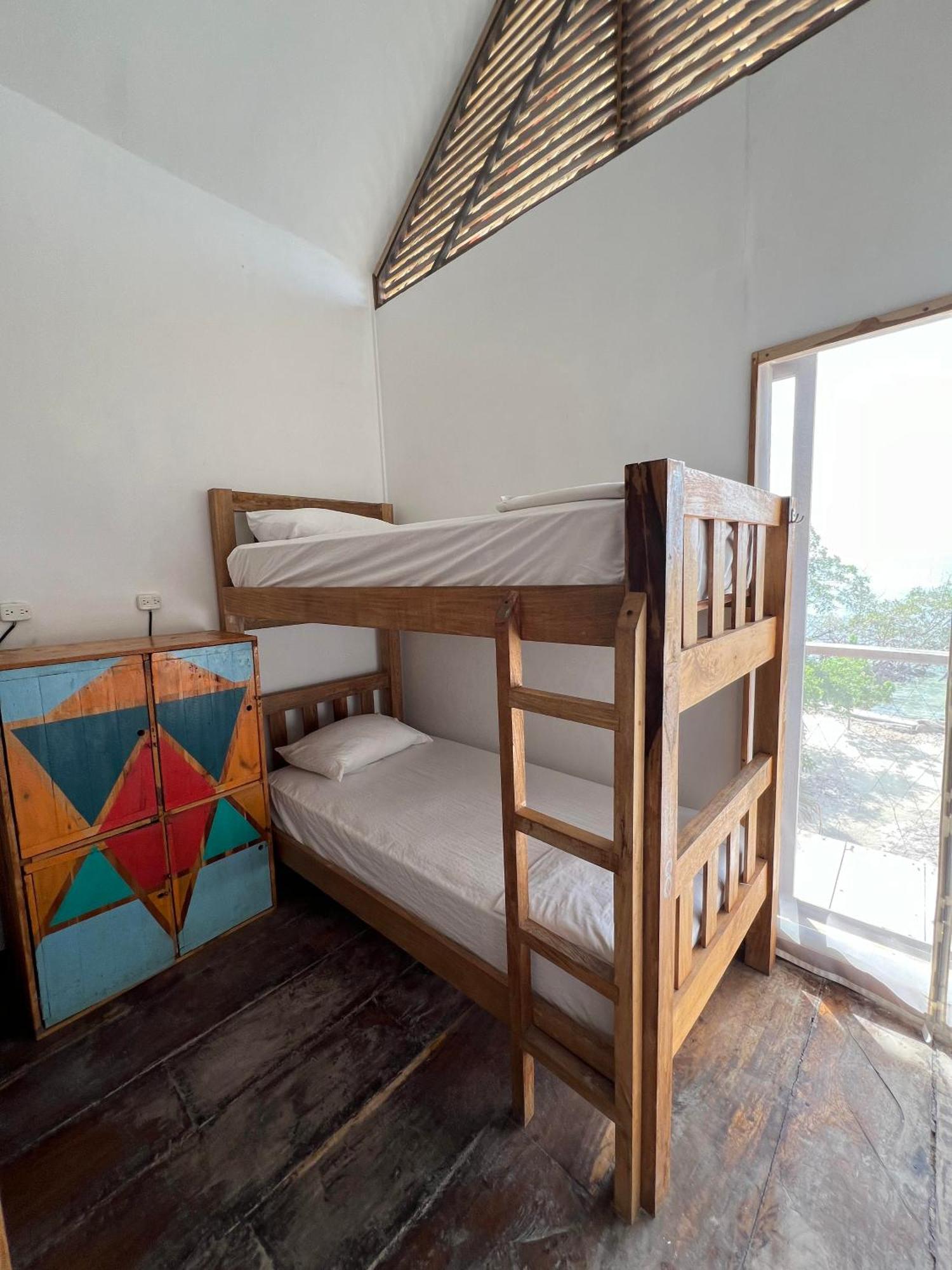 Santa Lova Eco-Hostel Isla Tintipan Tintipan Island Dış mekan fotoğraf